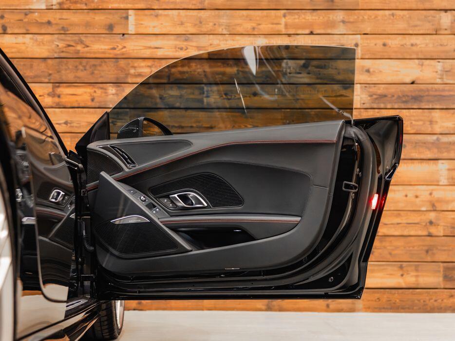 Audi R8 - Image 18