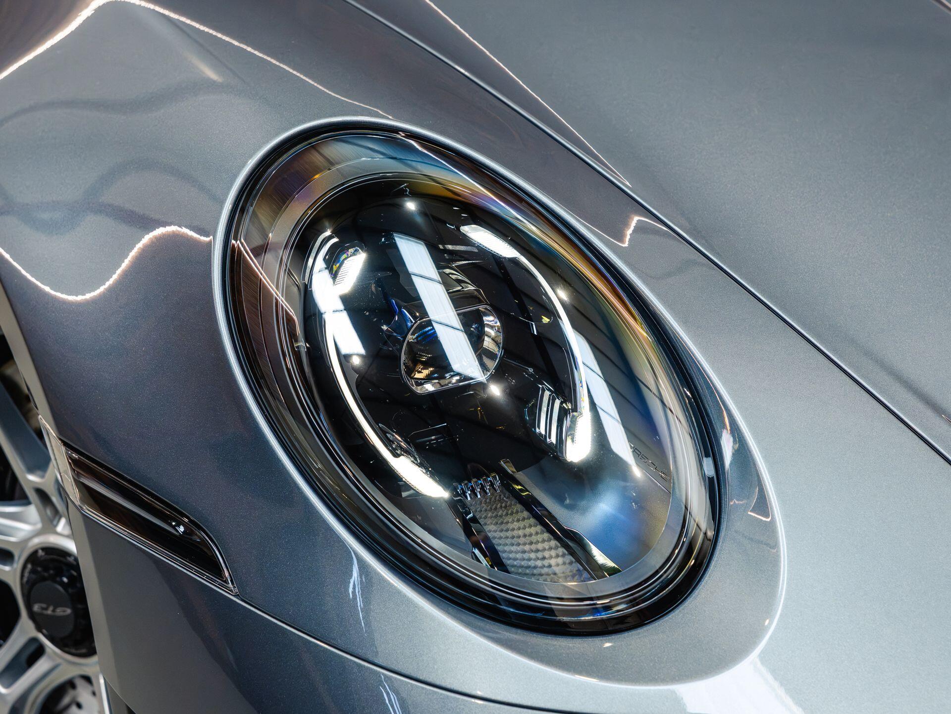 Porsche 911 - Image 27