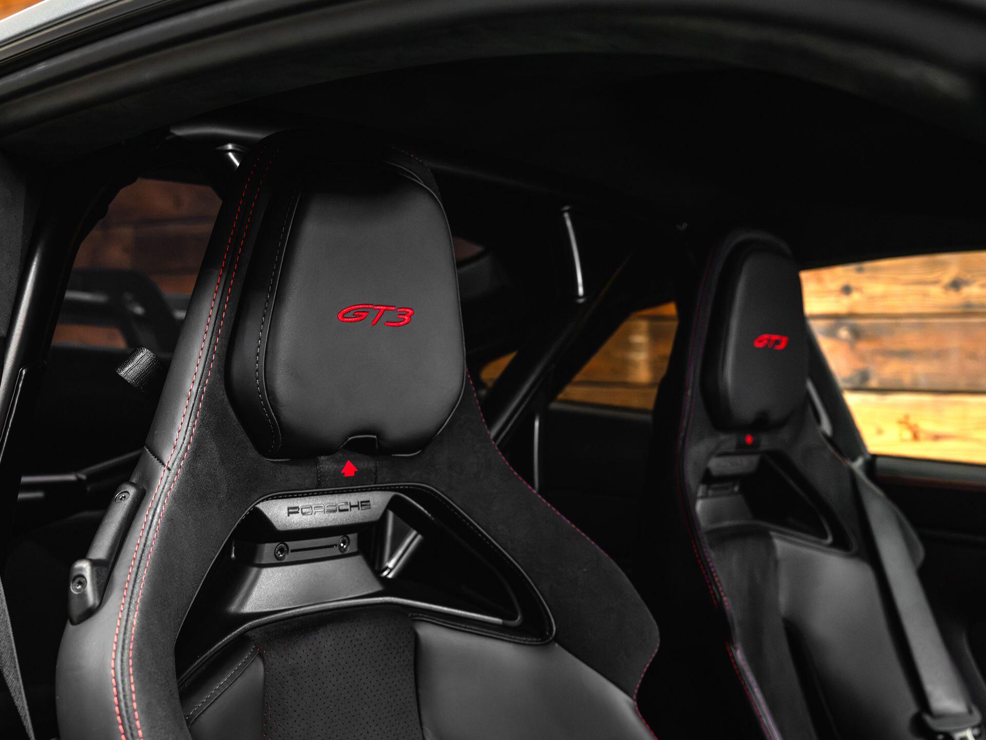 Porsche 911 - Image 30
