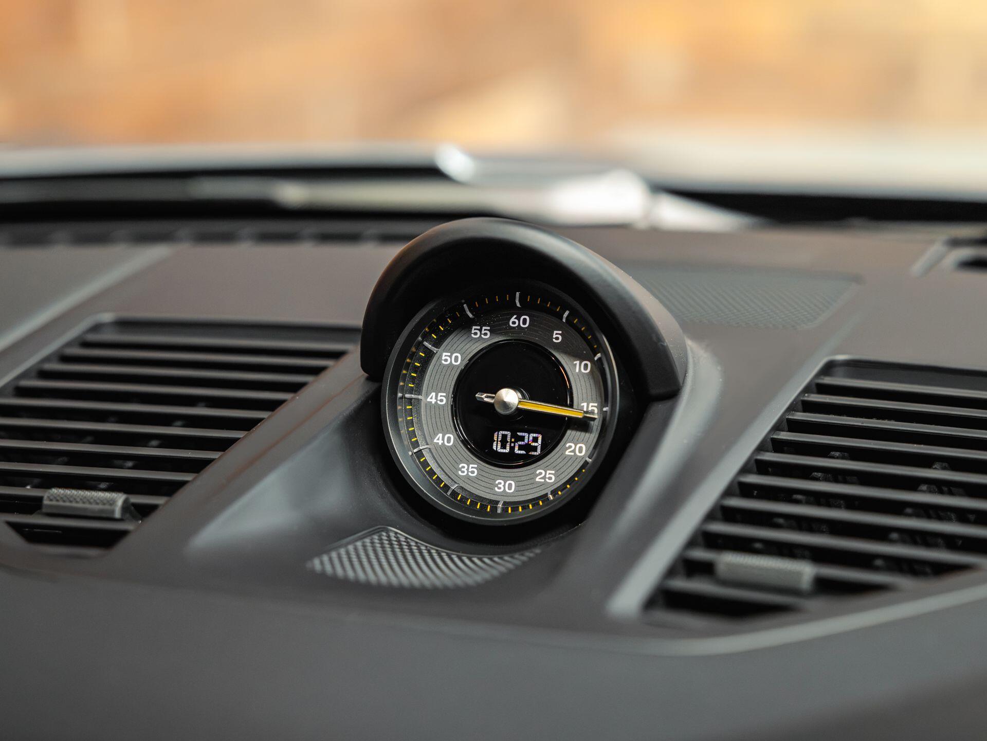 Porsche 911 - Image 33